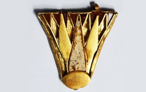 Их могла носить Нефертити: на Кипре обнаружили золотые украшения 3000-летней давности