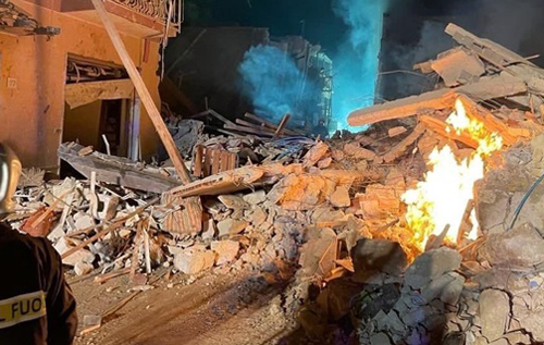 В Италии в результате взрыва обрушились дома, людей ищут под завалами. ВИДЕО