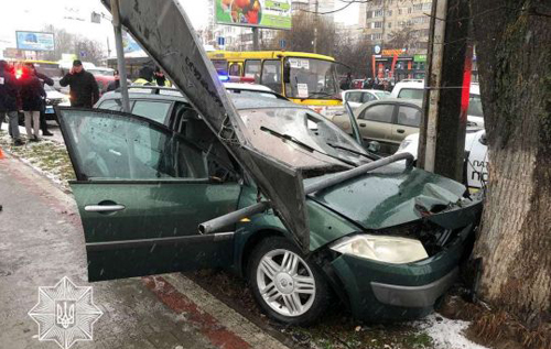У Луцьку автомобіль влетів у перехожих на "зебрі": 16-річний водій знімав відео за кермом батьківської машини
