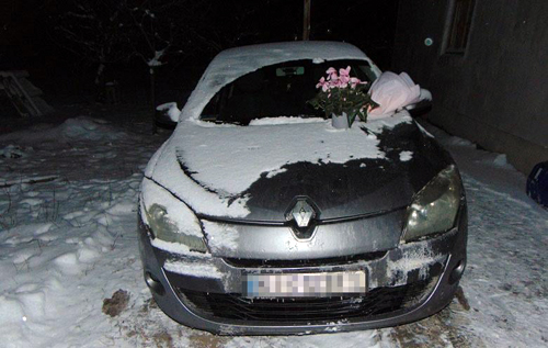 Квіти та бензин: у Києві ревнивець хотів помститися нареченому колишньої дружини