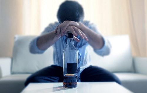 Алкоголь в несколько раз повышает риск развития рака, – исследование