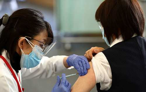 В Японии создают вакцину с пожизненным иммунитетом от COVID-19
