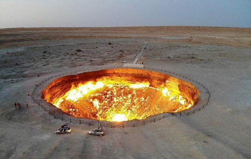 Президент Туркменистана распорядился потушить "Врата ада"