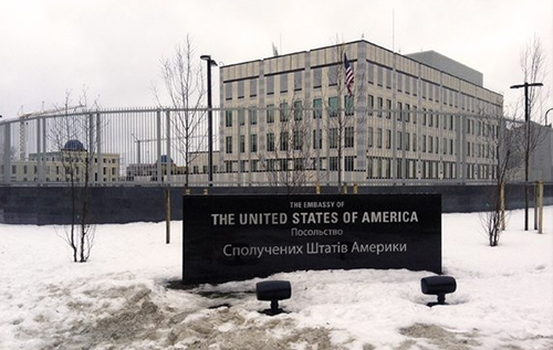 Посольство США хоче вивезти сім'ї співробітників з України