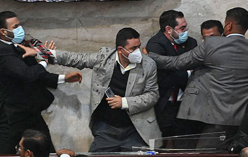 В парламенте Гондураса нового спикера избирали кулаками. ВИДЕО