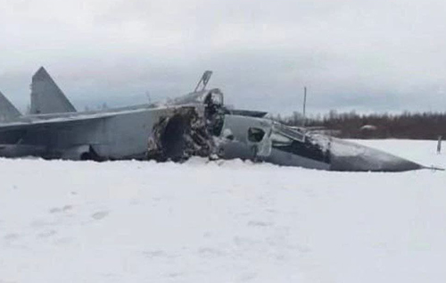 В России при взлете развалился на части военный самолет