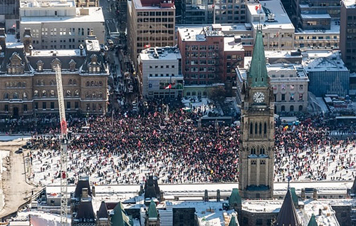 Премьер-министр Канады Трюдо из-за протестов в Оттаве вместе с семьей покинул столичную резиденцию