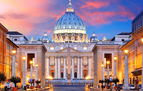 Молитвы в сети и телескоп в Аризоне: 13 любопытных фактов о Ватикане. ФОТО