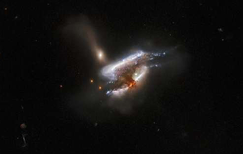 Як виглядає злиття трьох галактик: телескоп NASA зробив вражаюче фото
