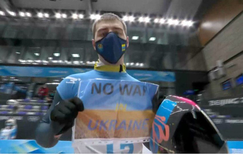 "Питання закрите": МОК категорично відповів росіянам через плакат "Ні війні в Україні" на Олімпіаді-2022