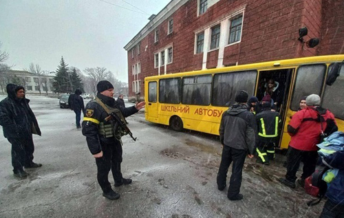 Евакуацію з Маріуполя зірвано, РФ використовує гуманітарні коридори для просування військ