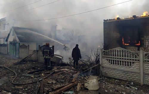 В Чернигове сбитый самолет упал на жилой дом. ФОТО