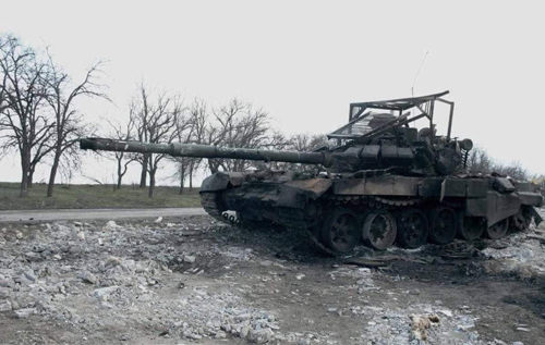 Українські захисники зустріли вогнем колону танків, яка йшла на Київ. ВІДЕО