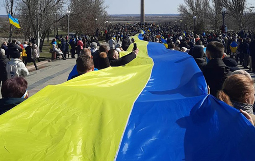 В Херсоне 10 тысяч человек вышли на митинг против РФ. Оккупанты открыли огонь. ВИДЕО
