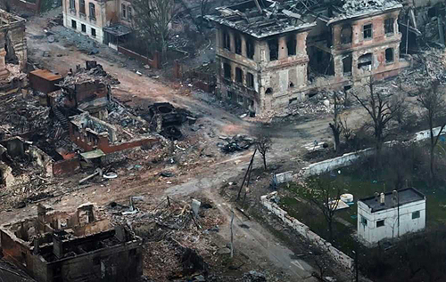 Російські окупанти "зачищають" Маріуполь від тіл убитих ними українців і спалюють їх у крематорії