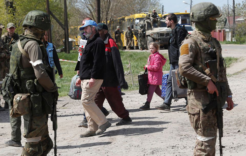 Зеленський заявив про евакуацію мирних жителів із "Азовсталі". В ООН назвали ситуацію "дуже складною"