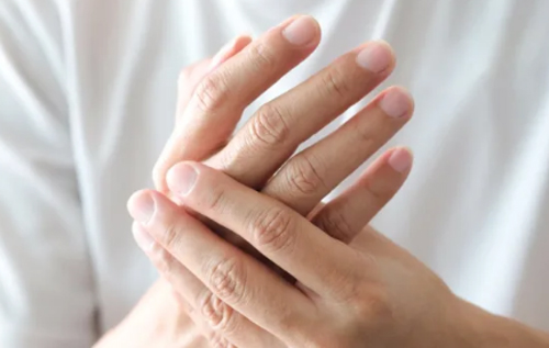 По руках людини можна "прочитати" симптоми хвороб легень: як розпізнати небезпечний діагноз