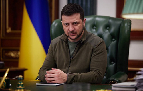 Зеленський закликав українців допомагати армії