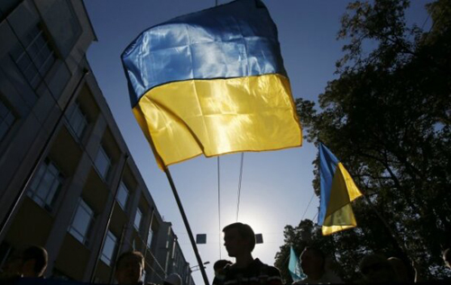 В Латвии мужчина напал на парня с флагом Украины: злоумышленника задержали