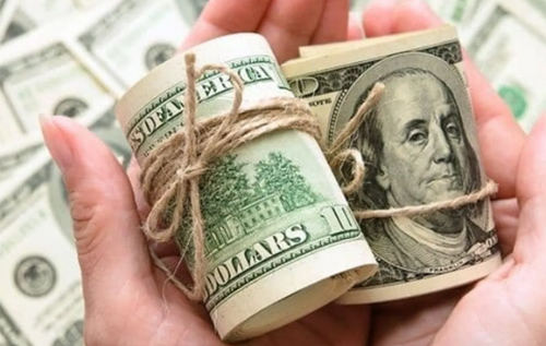 Доллар в России уже стал просто бумажкой, – эксперт