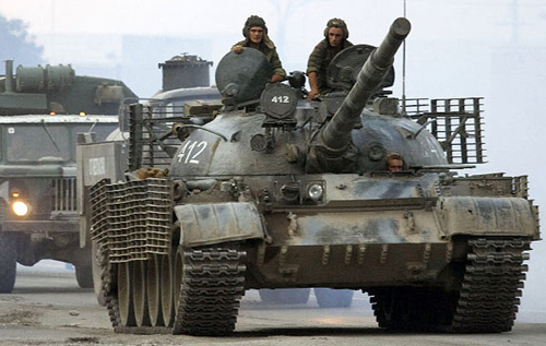 Навіщо РФ перекидає в Україну 50-річні танки Т-62 та які у них є важливі особливості: відповіді експертів