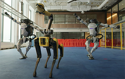 Компания Boston Dynamics опубликовала видео с зажигательным танцем своих роботов