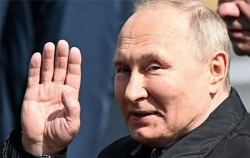 Лікар пояснила, чому обличчя Путіна стало "місяцеподібним"