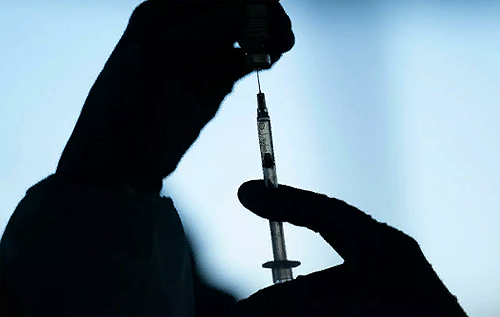 В Германии сотрудники патронажной службы отказались делать прививки от коронавируса и были уволены