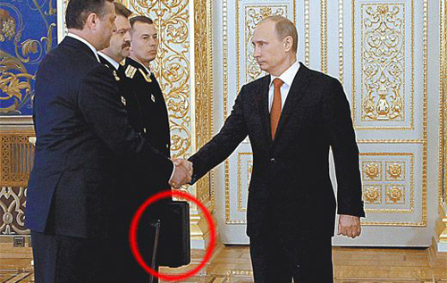 Військовий експерт розповів, що зберігається в "ядерній валізці" Путіна