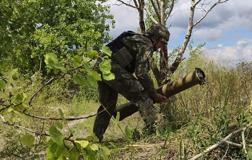 На Донбасі тривають бої: окупанти штурмують з різних напрямків, ЗСУ тримають оборону, – Генштаб