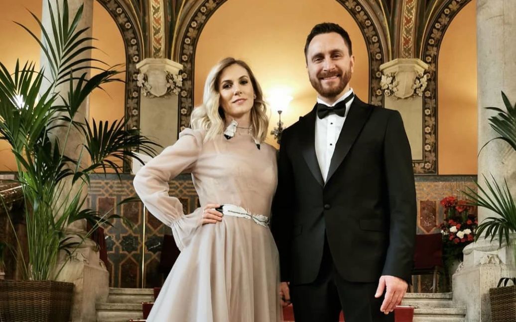 Дружина відомого українського співака розлучається з ним після 20 років шлюбу і шокувала їхнім листуванням