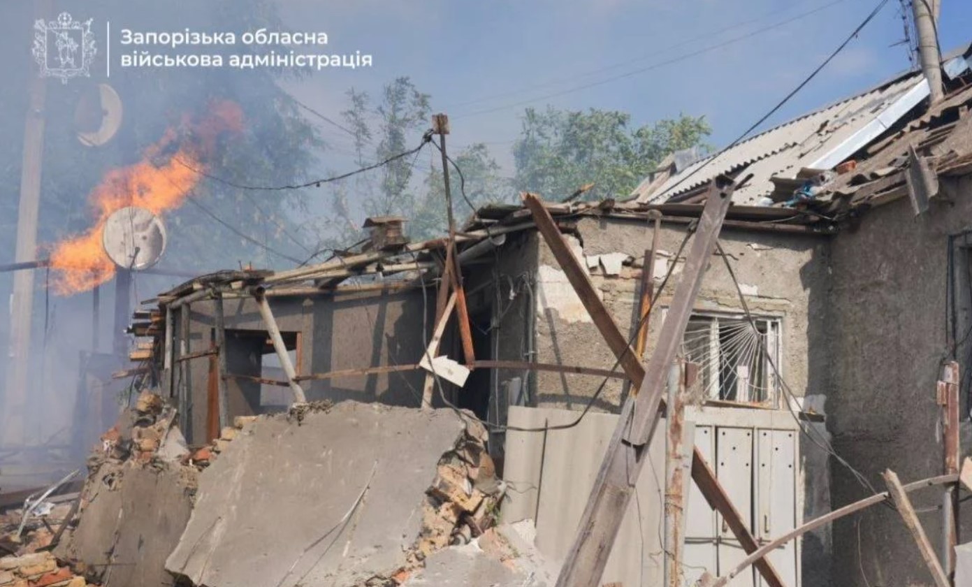 Запоріжжя охопили масштабні пожежі після повторних ударів російських безпілотників Запоріжжя охопили масштабні пожежі після повторних ударів російських безпілотників