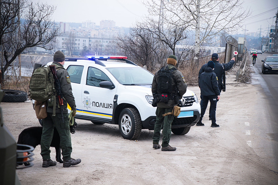Нацгвардійці та поліція взяли під посилену охорону Київську ГЕС. ФОТО