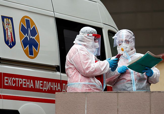Різкий спалах. В Україні вперше з квітня майже 10 тисяч нових випадків коронавірусу