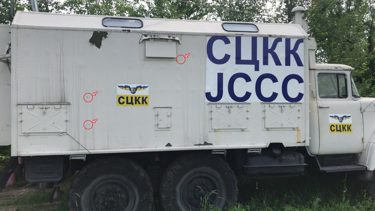 Машина українських представників у СЦКК потрапила під обстріл окупантів. ФОТО