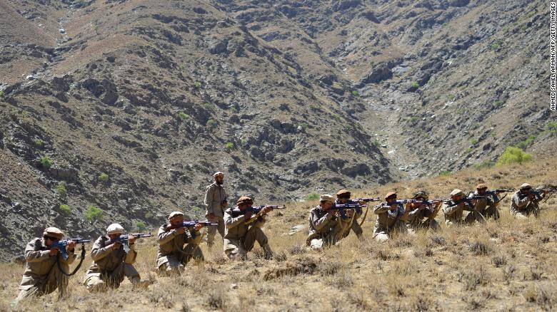 "Використовують останні сили": в Панджшерській долині тривають бої проти талібів. ВІДЕО