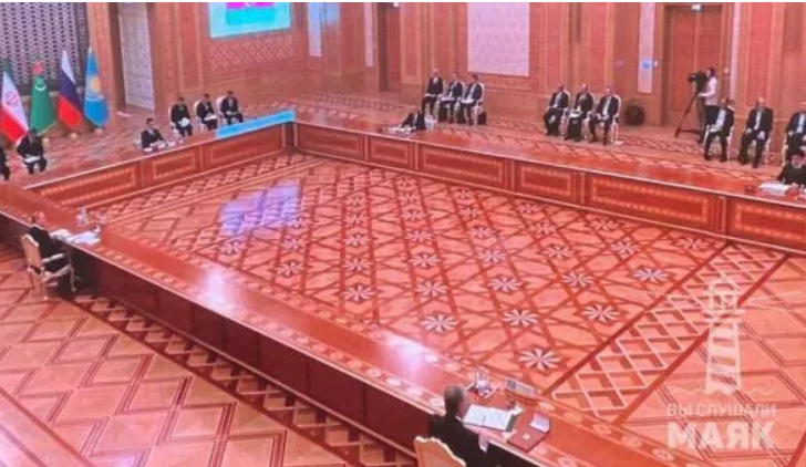 Гігантський стіл на Каспійському саміті, за яким сидів Путін, став мемом