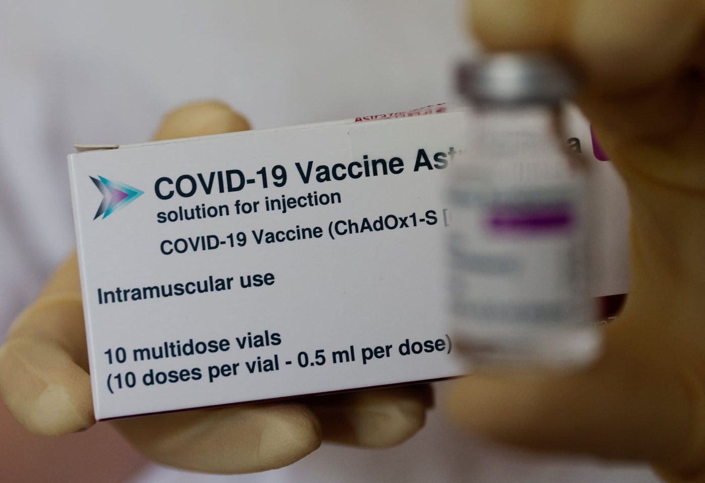 AstraZeneca vs Pfizer: вчені перевірили зв'язок між COVID-вакцинами та тромбозом