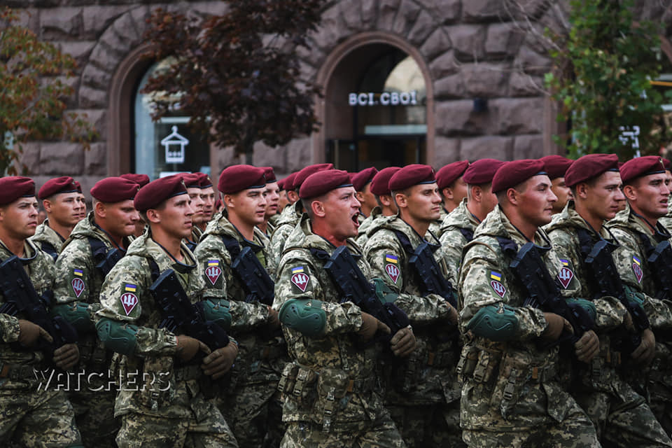 Військові під час репетиції параду в Києві виконали відому пісеньку про Путіна. ВІДЕО