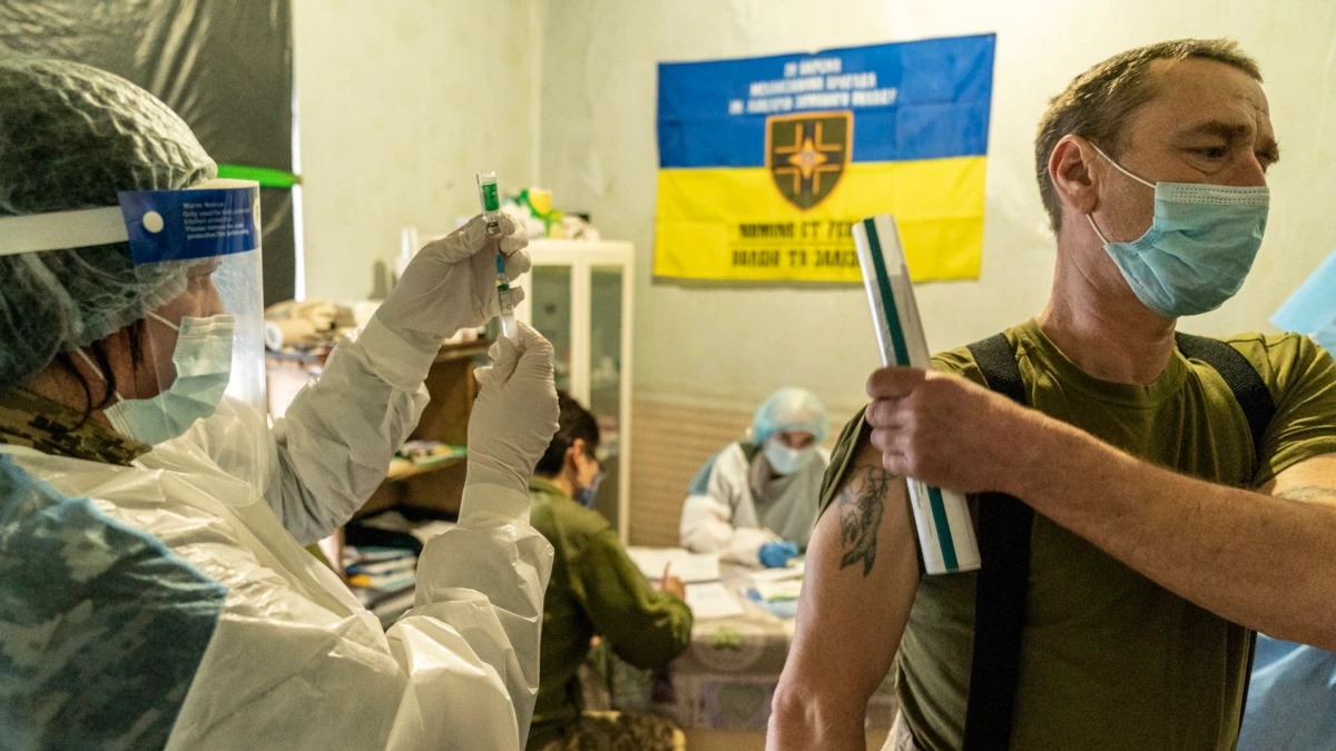 В Україні за добу виявили понад 2 тисячі нових хворих на коронавірус, померли 66 людей