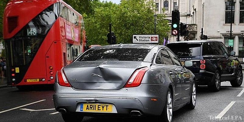 Авто Бориса Джонсона попало в аварию в центре Лондона