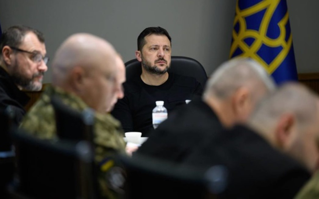 Зеленський провів засідання Ставки: пріоритети РЕБ, далекобійні дрони та нові санкції проти РФ Зеленський провів засідання Ставки: пріоритети РЕБ, далекобійні дрони та нові санкції проти РФ