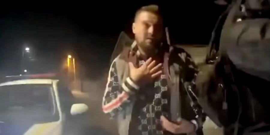 "Можете почути колегу?": у Чернівцях п’яний полковник поліції з Одеси намагався "порішати" з патрульними. ВІДЕО