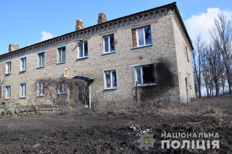 На Донбасі снаряди окупантів влучили у дитсадок та житлові будинки, одна жінка отримала поранення