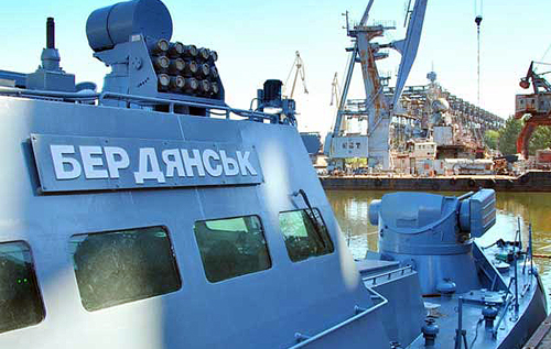 Военный катер "Бердянск" спустили на воду. Его ремонт будет завершен в ноябре