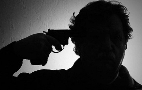 У Мукачівській районній ТВК поліцейський, який охороняв бюлетені, вистрілив собі у голову