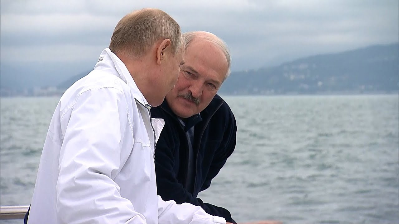 В эротической фотосессии Путина и Лукашенко в Сочи обнаружился американский след
