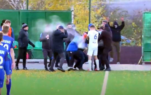 Футбольний матч другої української ліги був перерваний через бійку вболівальників. ВІДЕО