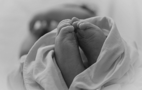 На Одещині жінка вдома народила недоношене маля і залишила вмирати