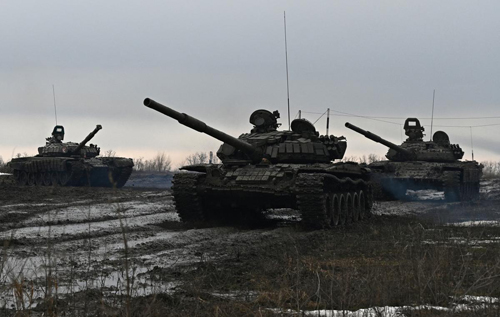 Ворог намагається прорвати лінію оборони танковими колонами, – військовий експерт